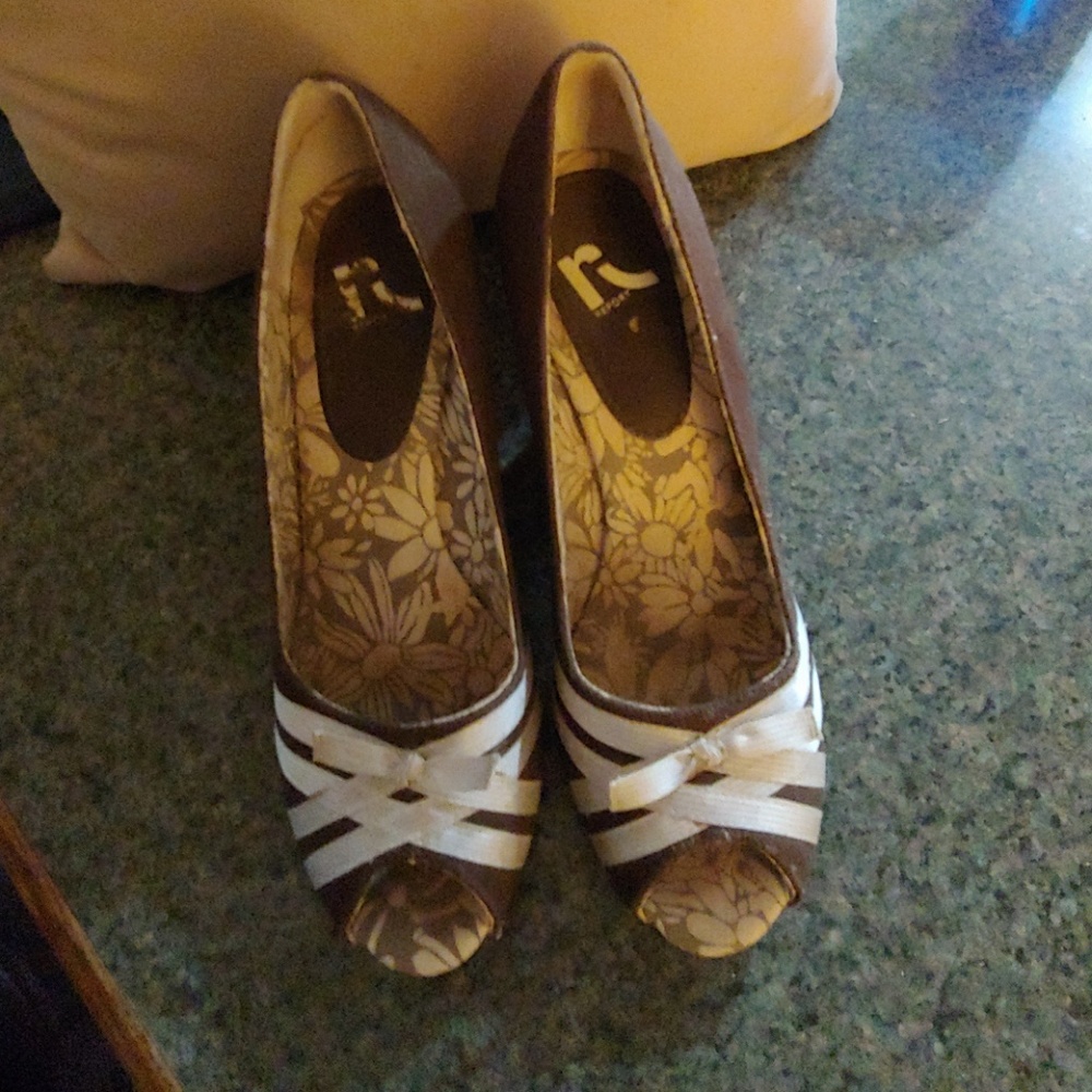 Shoe